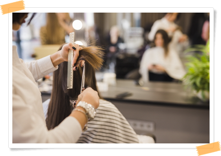 수정본87변환사진brunette-woman-getting-her-hair-cut.jpg